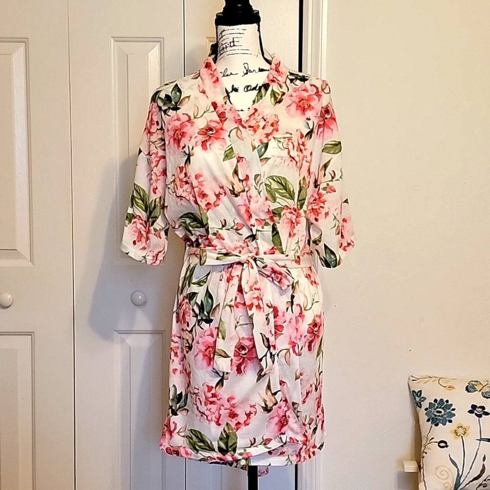 Show Me Your Mumu, pink and white floral, short sleeved bathrobe